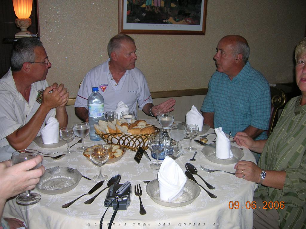 183-ORAN-Juin06-Dernier diner a l'Eden Palace.JPG -           